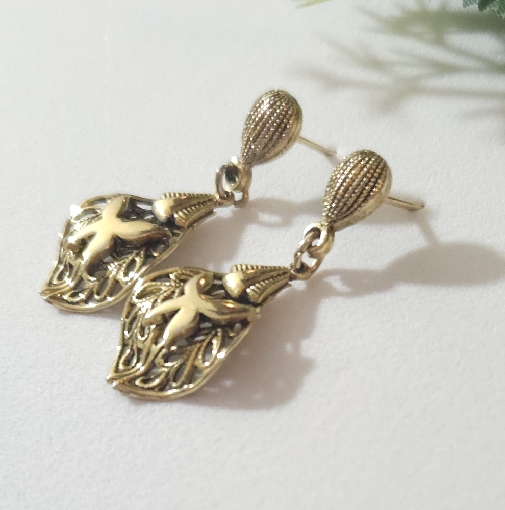 Vintage Gold Plated Butterfly & Leaf Filigree Dangle Earrings - Picture 7 of 13